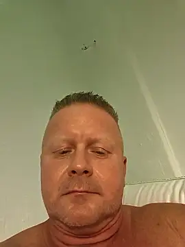 Snapshot of swingr chatting on April 12, 2026, 11:10 pm swingr online show from April 12, 2026, 11:10 pm