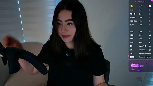 Snapshot of venusleroy_ chatting on May 7, 2026, 10:26 pm venusleroy online show from May 7, 2026, 10:26 pm