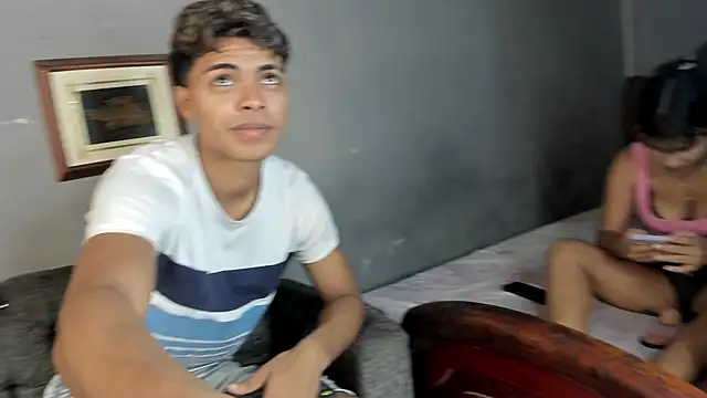 Snapshot of dafnezahiraa_ chatting on December 27, 2024, 11:42 pm dafnezahiraa online show from December 27, 2024, 11:42 pm