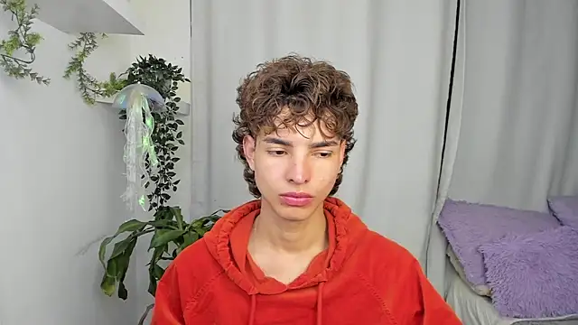 santy-kitty online show from January 12, 2026, 12:49 am