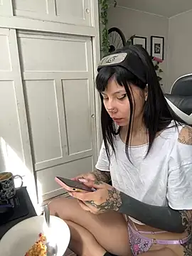 EemaHaruki online show from December 4, 2024, 2:59 pm