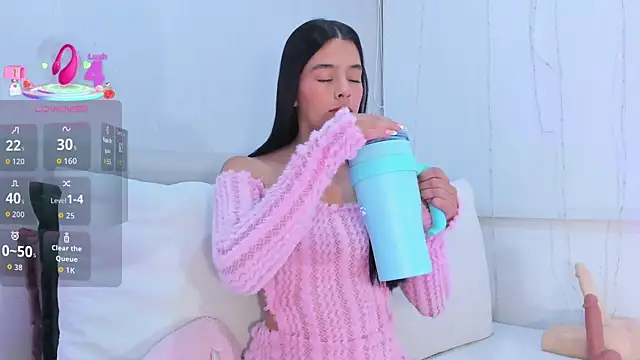 Isaa Queen online show from November 1, 2025, 7:49 pm