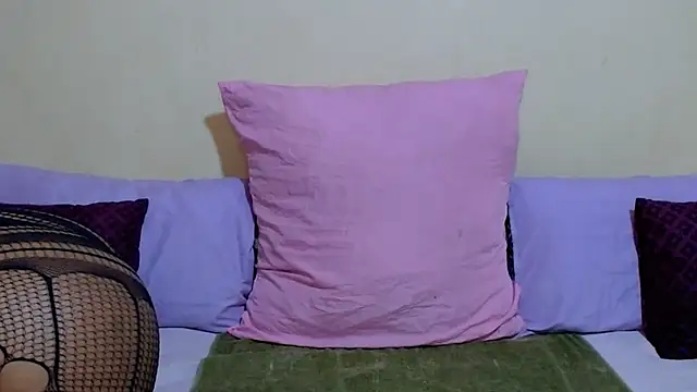 Snapshot of DiamondLuv29 chatting on January 19, 2026, 11:58 am DiamondLuv29 online show from January 19, 2026, 11:58 am