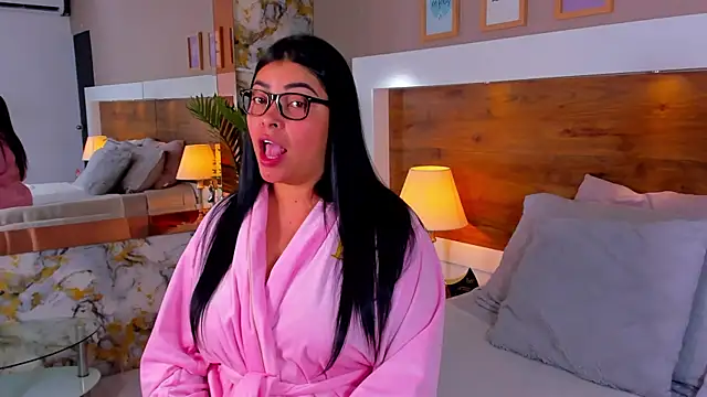 EmaBakker online show from October 23, 2025, 1:10 pm