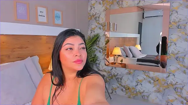 EmaBakker online show from November 29, 2025, 12:41 pm