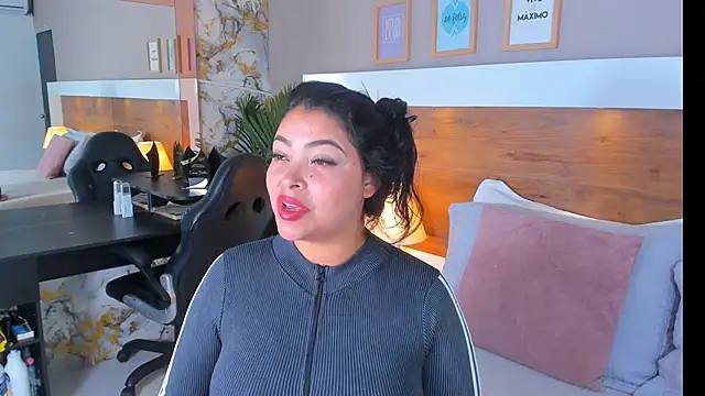 EmaBakker online show from April 22, 2026, 4:59 am