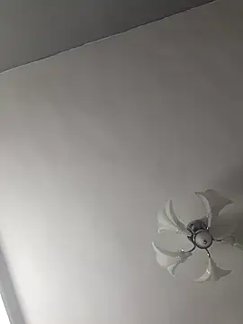 Lana-Gross online show from October 7, 2025, 3:31 pm