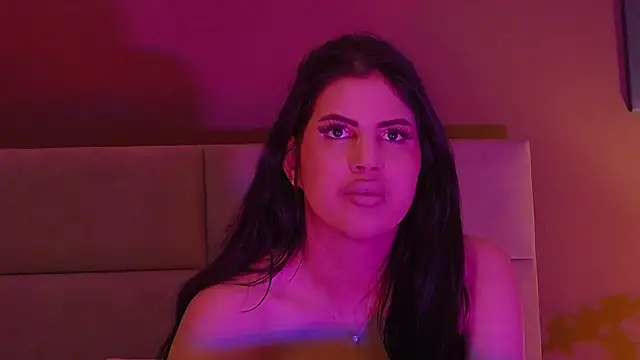 Snapshot of GiuliaHarvey chatting on February 2, 2025, 6:15 am GiuliaHarvey online show from February 2, 2025, 6:15 am