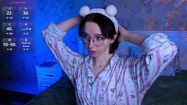 Snapshot of Nora_Failure chatting on December 4, 2025, 11:30 am Nora Failure online show from December 4, 2025, 11:30 am