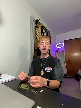 twentywithafelonyy online show from December 16, 2024, 2:57 am