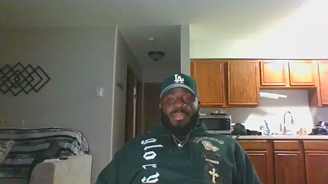 Snapshot of Stayinalive1992 chatting on December 17, 2024, 6:24 am Stayinalive1992 online show from December 17, 2024, 6:24 am