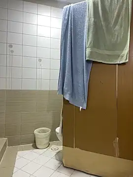 Layla-daloua online show from December 18, 2025, 11:22 pm