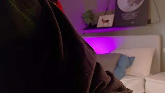 ParisFox  online show from November 14, 2025, 2:27 pm