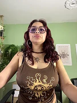 Liittleluaa  online show from September 16, 2025, 6:20 pm