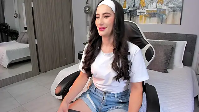 SaraGomez1 online show from May 27, 2026, 12:13 pm