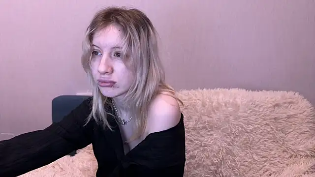 moundliicht1 online show from November 7, 2025, 8:31 pm