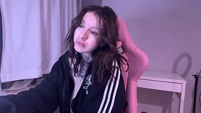 moundliicht1 online show from April 5, 2026, 7:44 pm