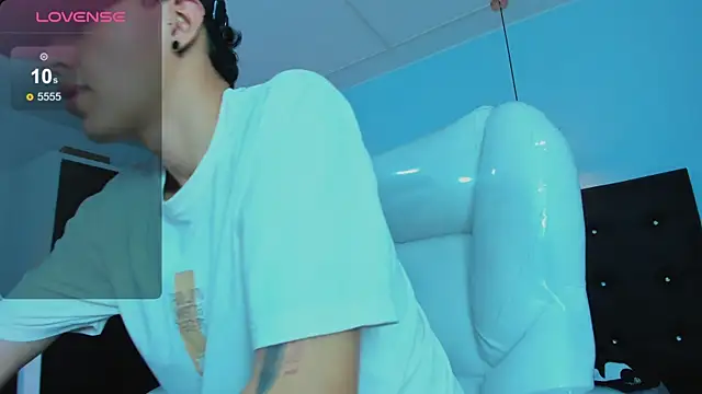 Lobo 17  online show from November 6, 2025, 3:40 am