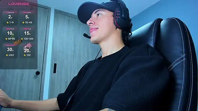 Snapshot of Lobo_17_ chatting on May 25, 2026, 12:16 am Lobo 17 online show from May 25, 2026, 12:16 am