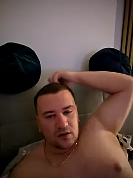 KarlosCarutox online show from December 17, 2025, 7:42 pm