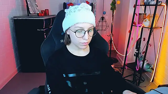 AphexQueen online show from December 25, 2024, 9:22 pm