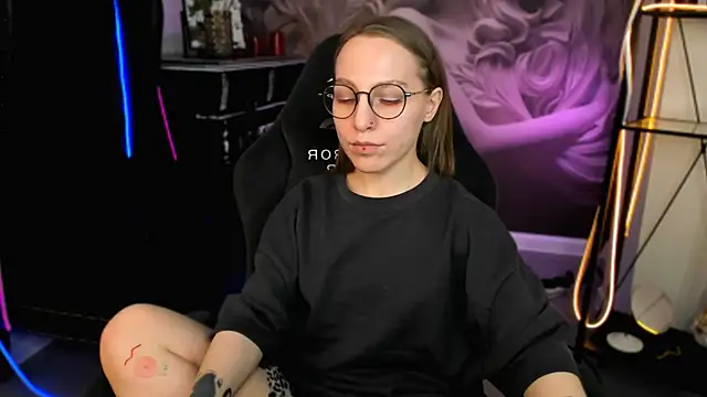 AphexQueen online show from February 14, 2025, 4:09 pm