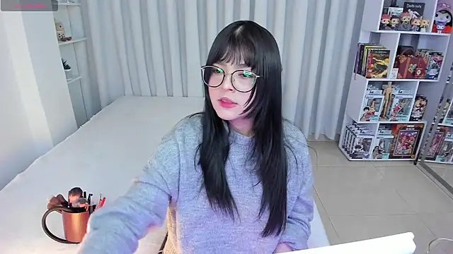 Snapshot of misshoneyxxx chatting on February 25, 2026, 2:43 am misshoneyxxx online show from February 25, 2026, 2:43 am