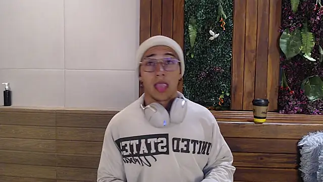 Snapshot of Andy_Joy_ chatting on November 6, 2025, 11:33 am Andy Joy online show from November 6, 2025, 11:33 am