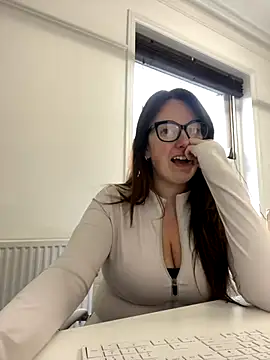 Miss Stassi online show from December 9, 2024, 9:06 am