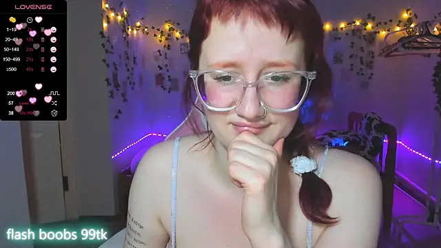 Snapshot of KrisTyBooBsin chatting on February 14, 2025, 6:29 pm KrisTyBooBsin online show from February 14, 2025, 6:29 pm
