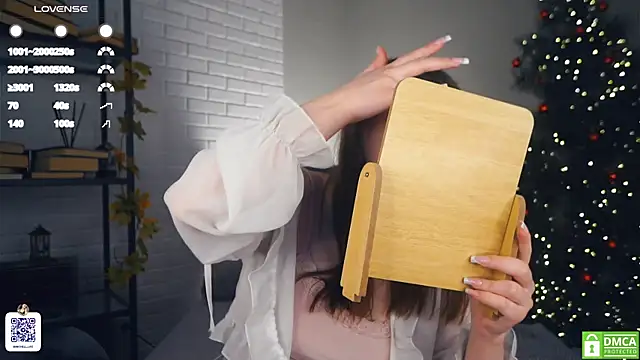 LindaFarmer online show from January 7, 2025, 4:39 am