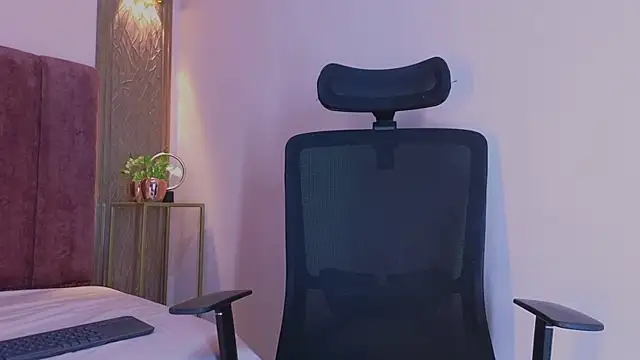 Emy leon online show from October 23, 2025, 11:03 pm