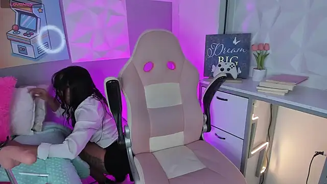 Amber villalobos  online show from March 28, 2026, 2:22 am