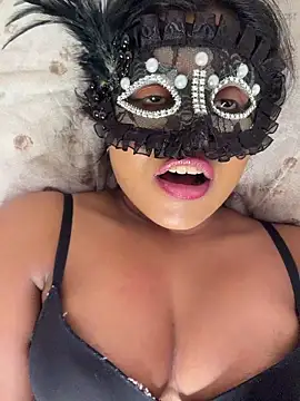 Bella Luna18 online show from November 11, 2025, 7:36 pm