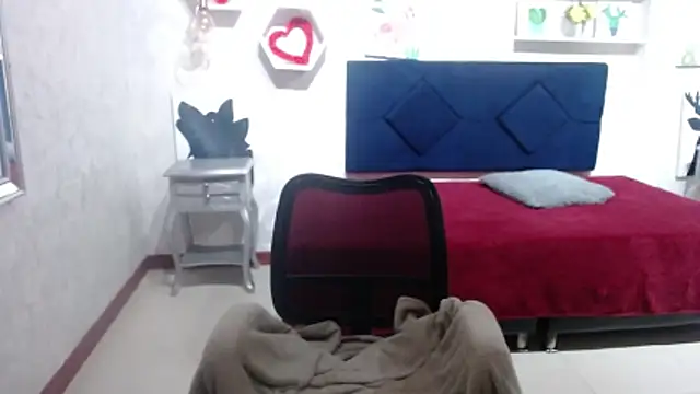 CarolineBrunx online show from November 10, 2025, 3:38 am