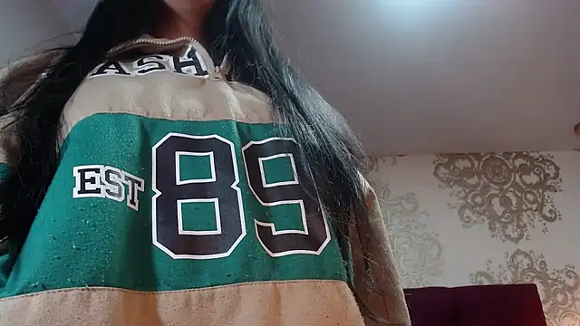 CarolineBrunx online show from December 18, 2025, 12:27 am