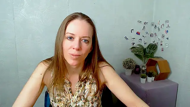 GloriaSi  online show from May 3, 2026, 9:37 am
