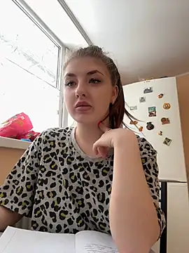 Snapshot of sexyy_girl_ chatting on December 16, 2024, 9:03 am sexyy girl  online show from December 16, 2024, 9:03 am