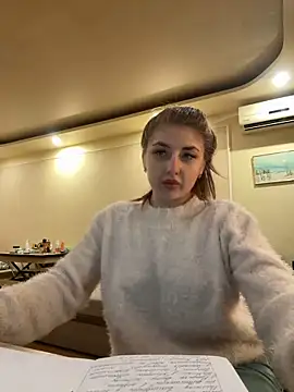 Snapshot of sexyy_girl_ chatting on December 17, 2024, 8:56 am sexyy girl  online show from December 17, 2024, 8:56 am