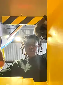 Snapshot of sneakylink13__ chatting on October 15, 2025, 2:28 pm sneakylink13 online show from October 15, 2025, 2:28 pm