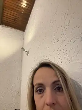 Snapshot of Annelibre chatting on January 14, 2025, 9:20 pm Annelibre online show from January 14, 2025, 9:20 pm