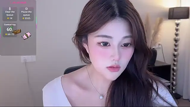 Strawberrybabyy1 online show from October 29, 2025, 3:58 pm