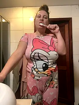 Snapshot of Yanacool007 chatting on December 5, 2025, 9:51 am Yanacool007 online show from December 5, 2025, 9:51 am