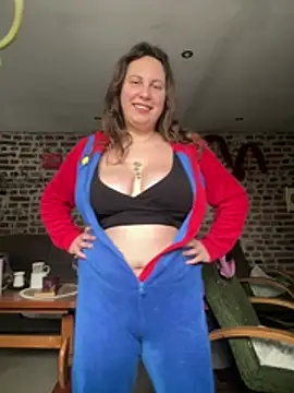 Snapshot of Yanacool007 chatting on February 1, 2026, 10:03 am Yanacool007 online show from February 1, 2026, 10:03 am