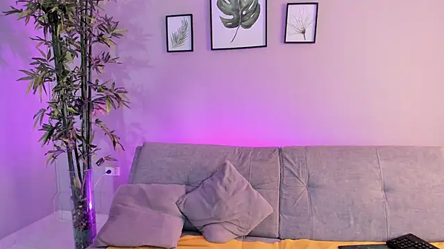 miaa lux online show from February 3, 2025, 9:50 pm