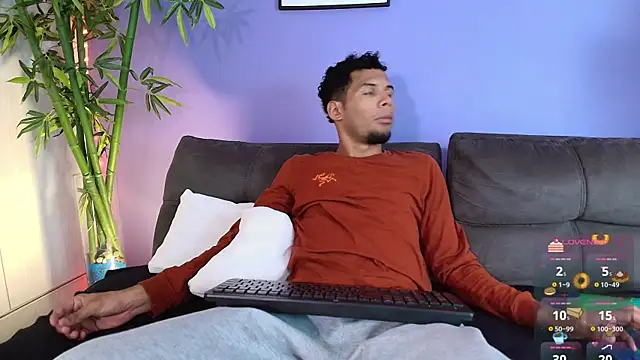 miaa lux online show from March 21, 2025, 7:02 pm