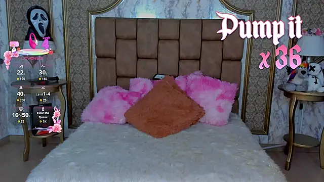 SoffiQueen online show from October 28, 2025, 4:53 pm