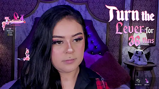 SoffiQueen online show from April 18, 2026, 3:38 pm