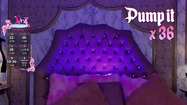 SoffiQueen online show from April 18, 2026, 7:07 pm