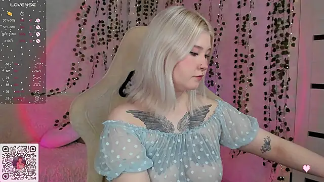 Snapshot of chillycharm chatting on January 14, 2025, 12:54 am chillycharm online show from January 14, 2025, 12:54 am